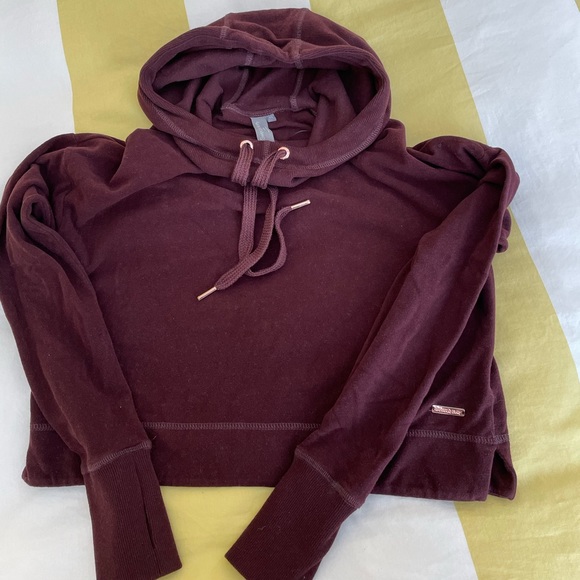 Sweaty Betty Escape Luxe Fleece Cropped Hoodie - Picture 4 of 5